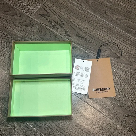 Burberry Empty Gift Box - Picture 5 of 8
